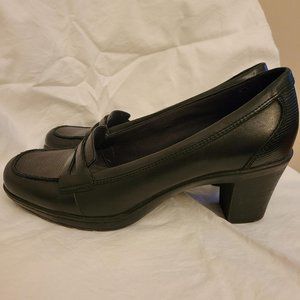 Clarks Bendables Penny Loafer Heels size 9 black leather